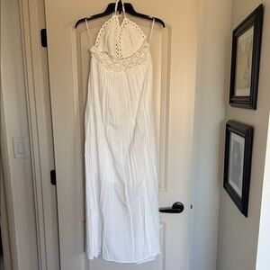 Elegant White Backless Dress